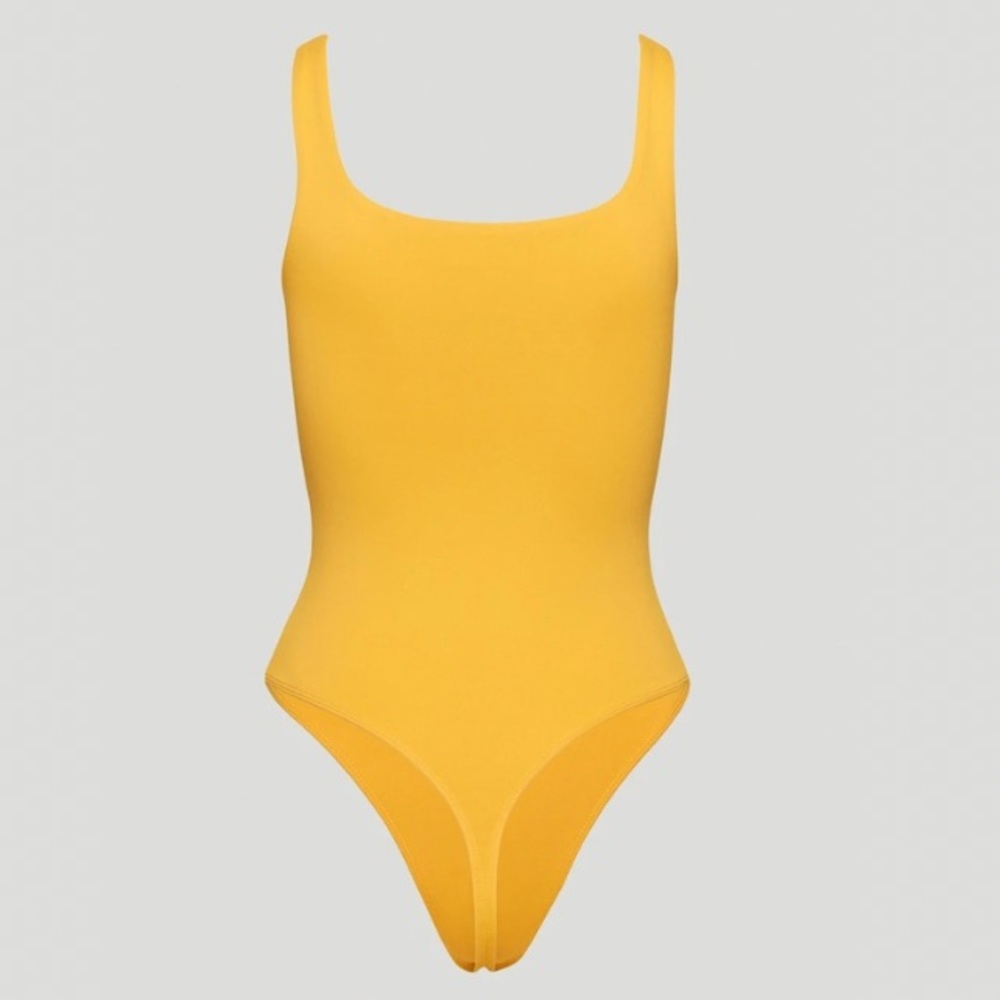 ARITZIA BABATON GOLDEN YELLOW CONTOUR BODYSUIT